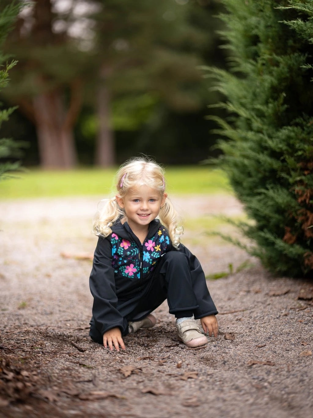Kinder Softshelljacke mit Fleece, Schwarz, Blumen