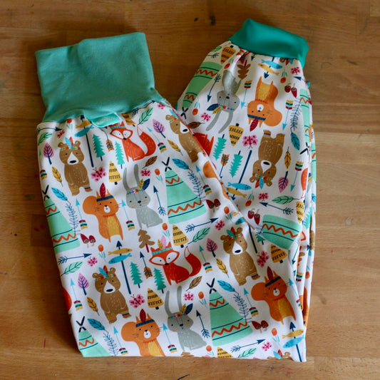 Softshell trousers with animals while camping, white