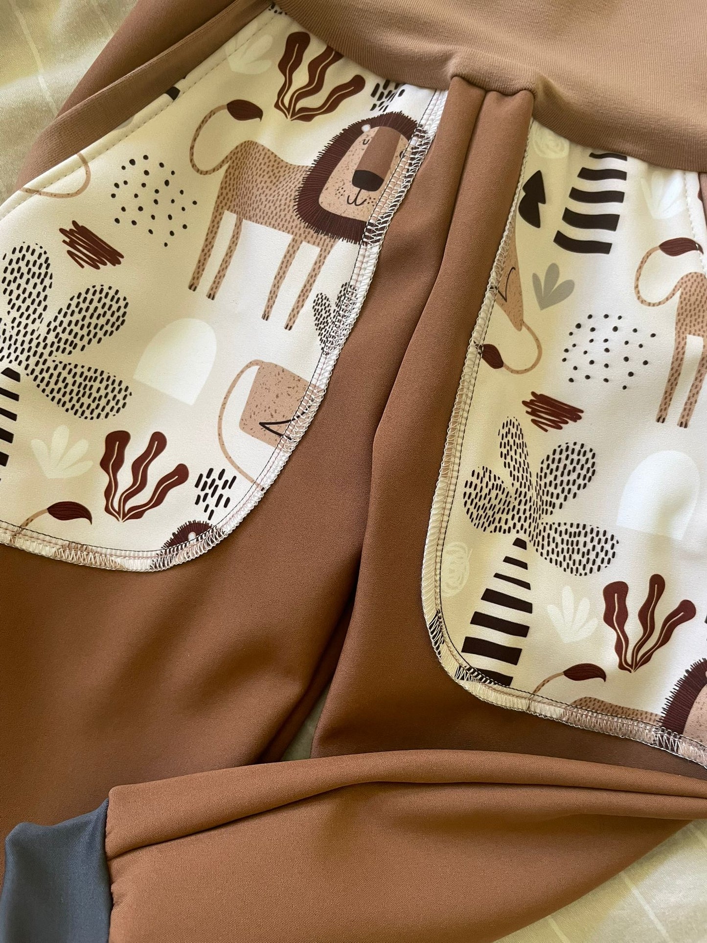 Pantalon softshell marron, lions