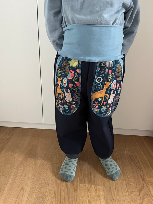 Softshell trousers, dark blue; forest animals, blue